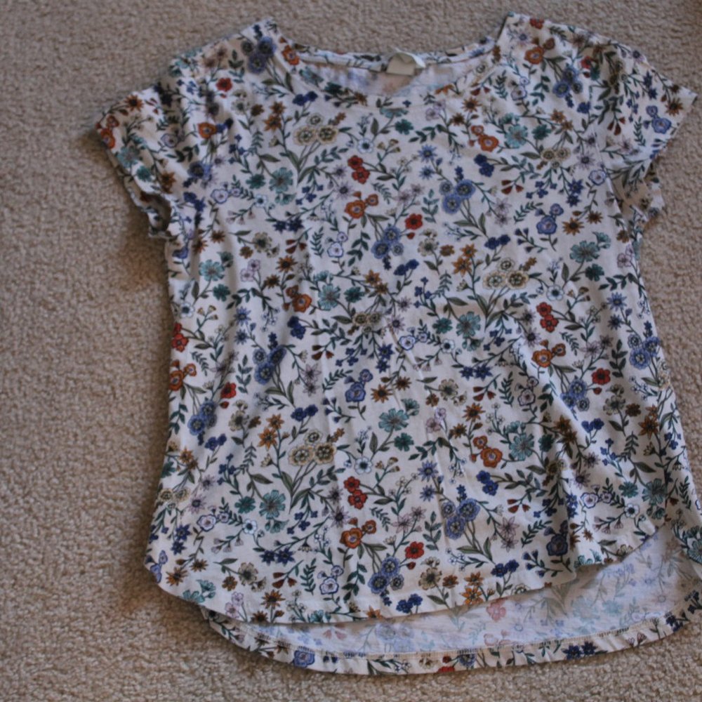 Juniors floral t-shirt